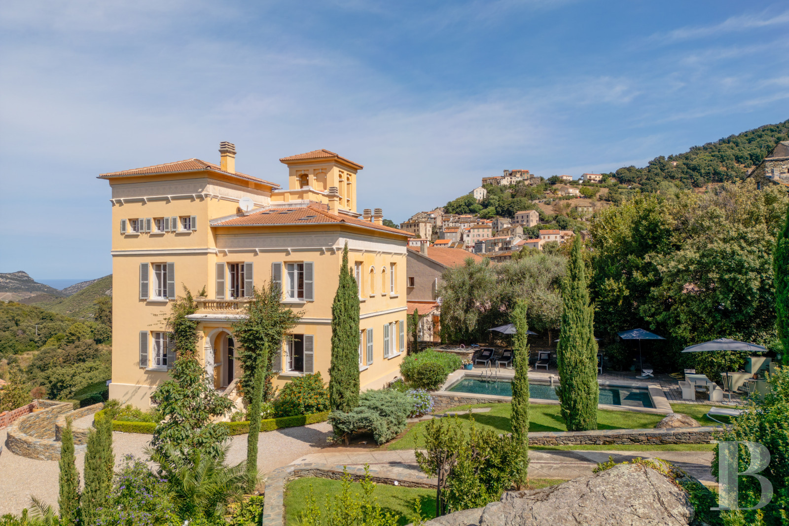 En Haute-Corse,  une villa du 19e siècle élevée en belvédère au cœur du village d’Oletta - photo  n°1